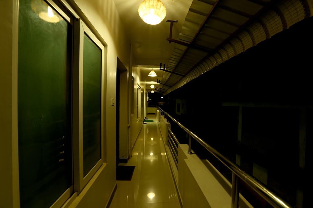 מלון אוטי Al Woodlands Residency מראה חיצוני תמונה